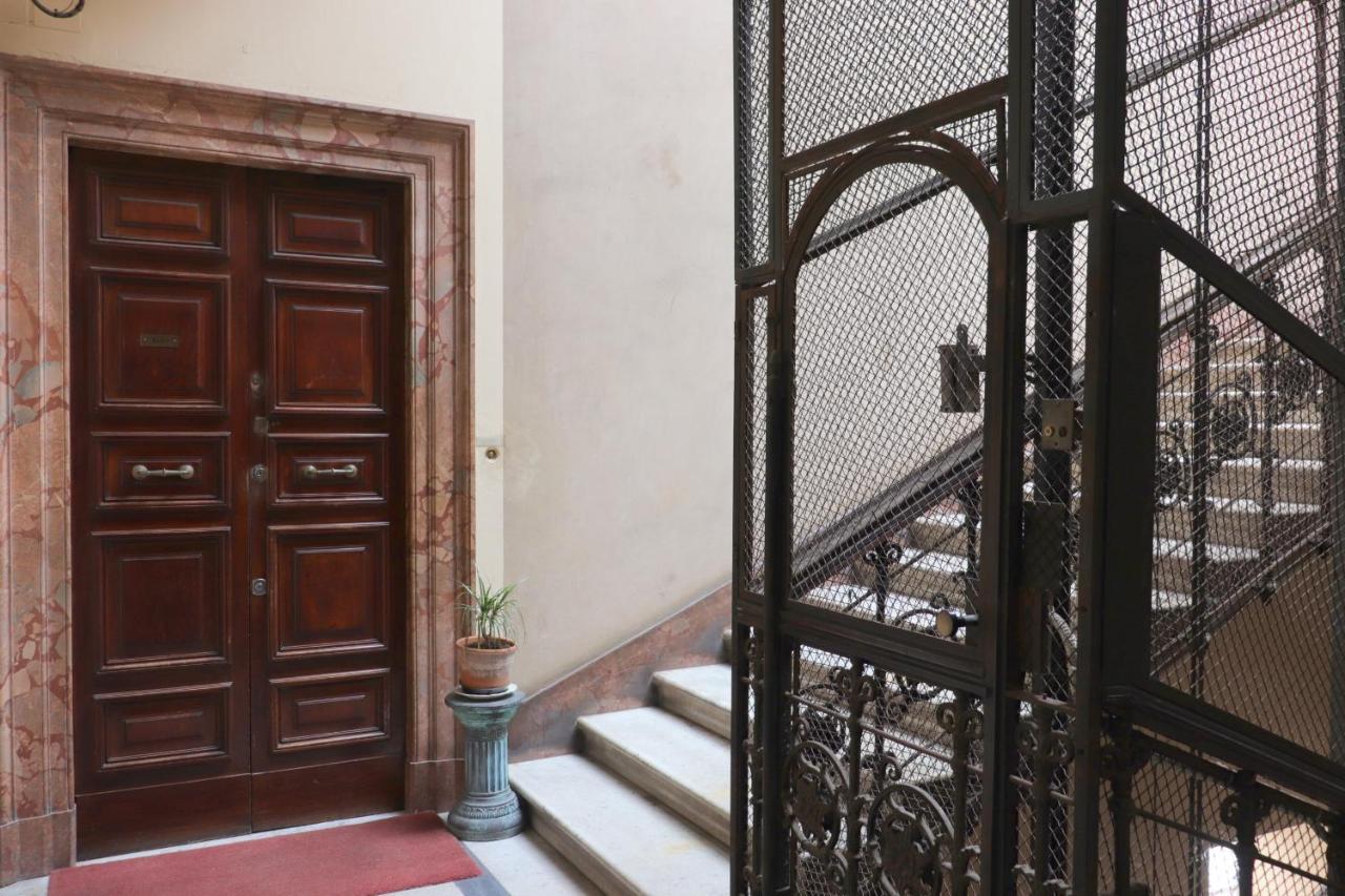 Trevi Grand Blu Suite B&B ローマ エクステリア 写真